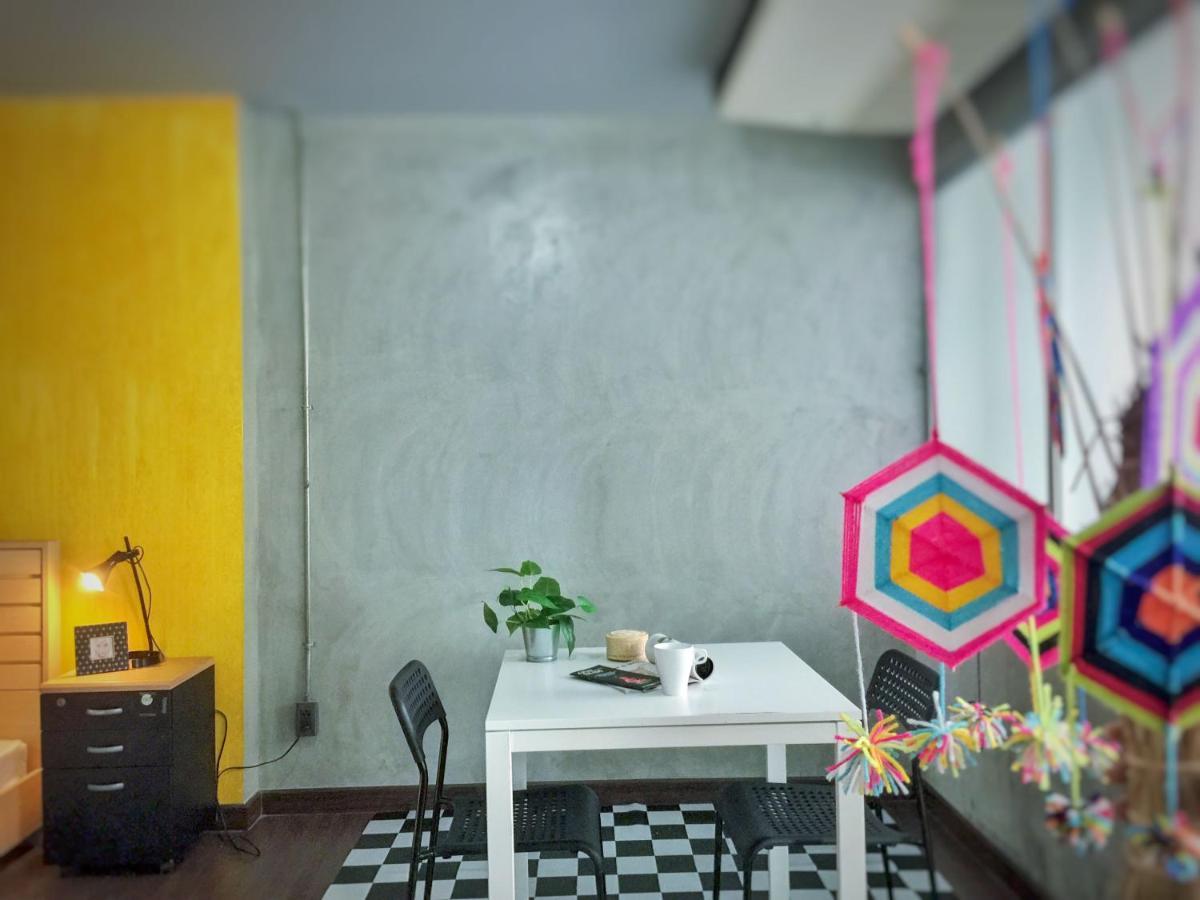 Five Stars Ratchada 19 Hostel Bangkok Ngoại thất bức ảnh