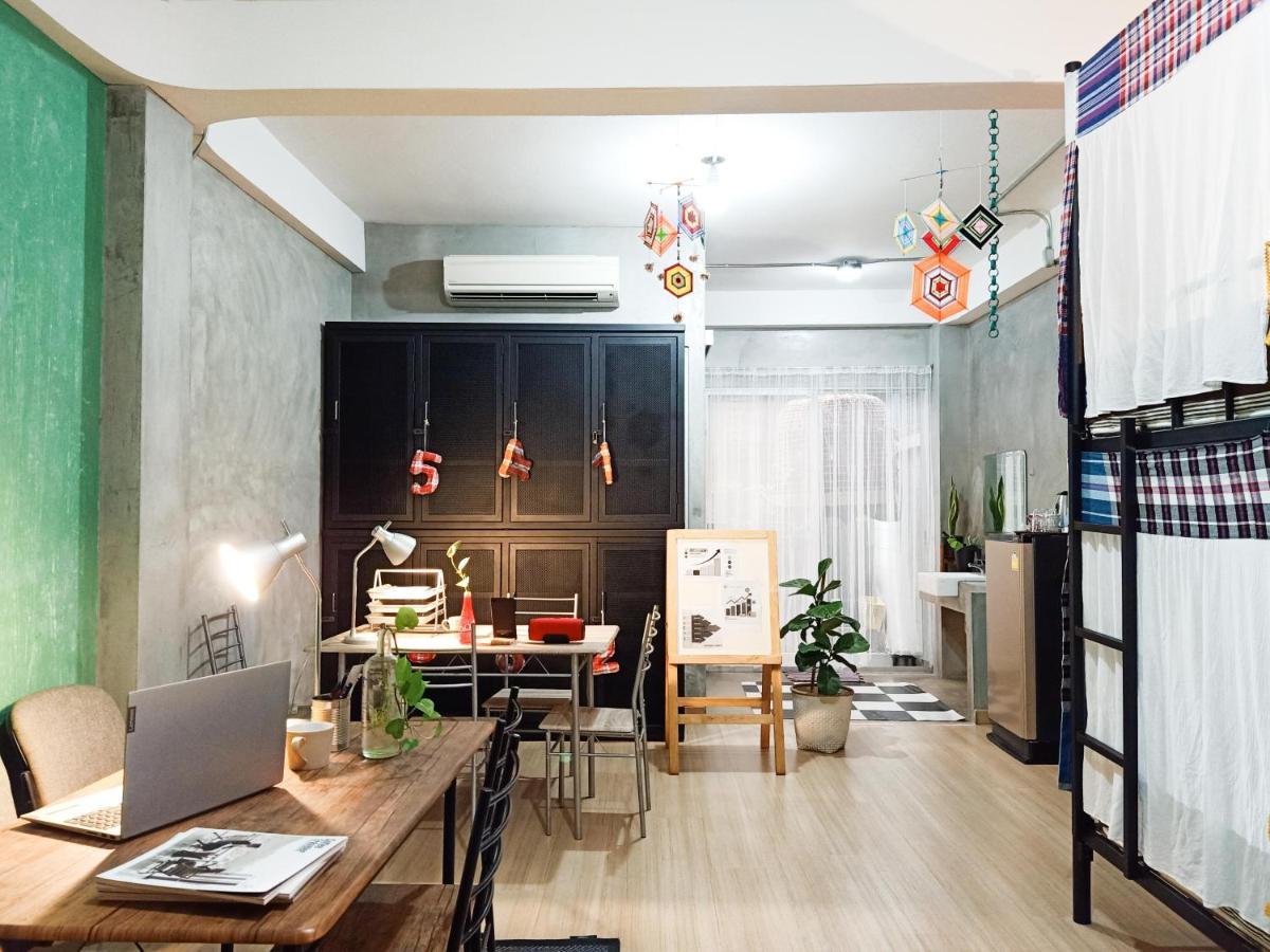 Five Stars Ratchada 19 Hostel Bangkok Ngoại thất bức ảnh