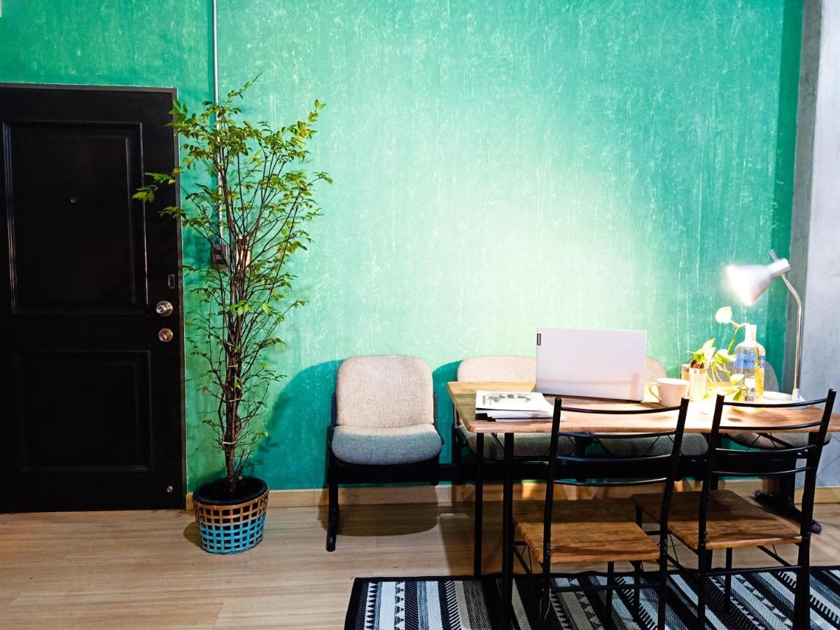 Five Stars Ratchada 19 Hostel Bangkok Ngoại thất bức ảnh