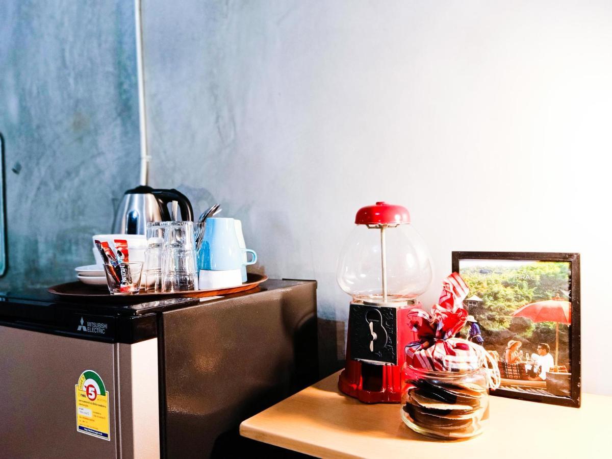 Five Stars Ratchada 19 Hostel Bangkok Ngoại thất bức ảnh