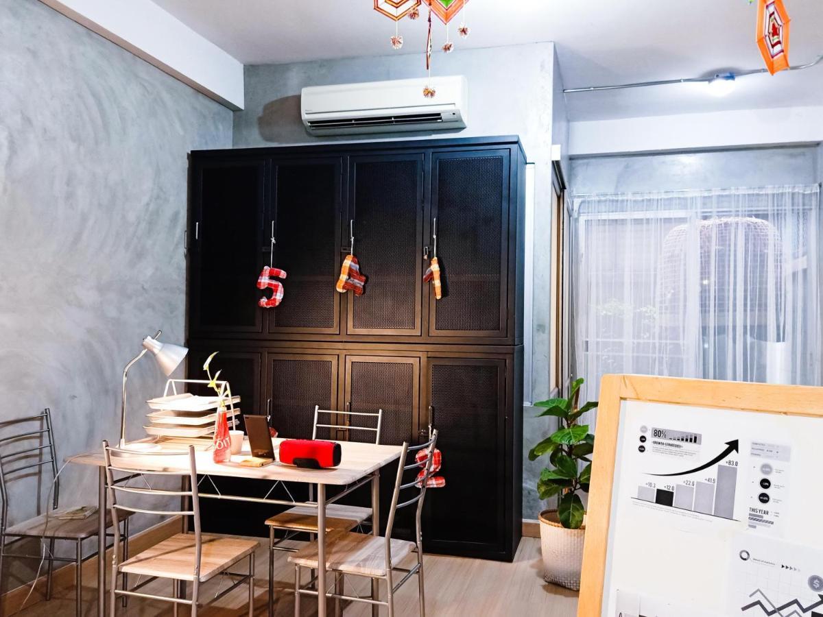 Five Stars Ratchada 19 Hostel Bangkok Ngoại thất bức ảnh