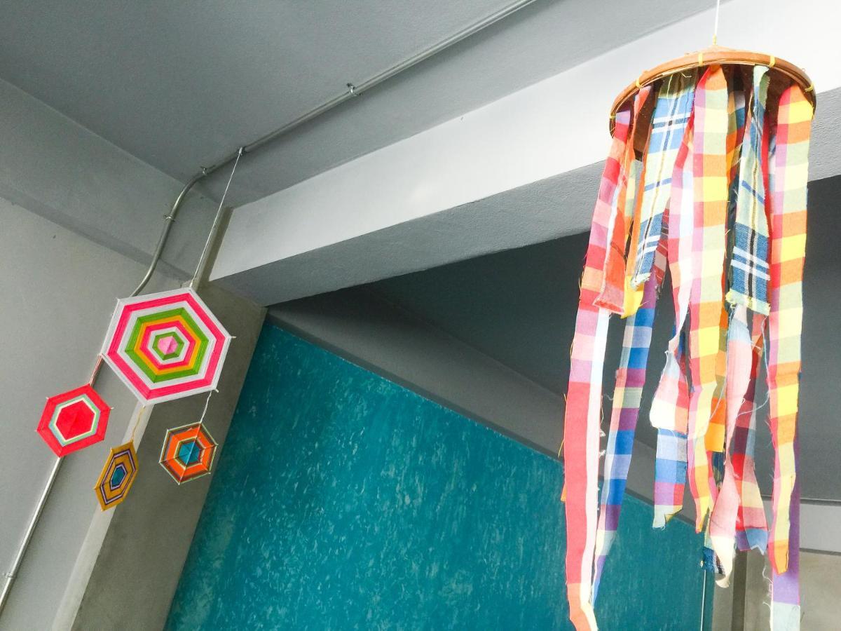 Five Stars Ratchada 19 Hostel Bangkok Ngoại thất bức ảnh